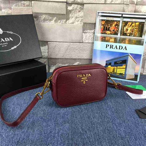 prada ショルダーバッグ 偽物